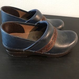 Dansko clogs blue leather size 38 or 7.5 womens